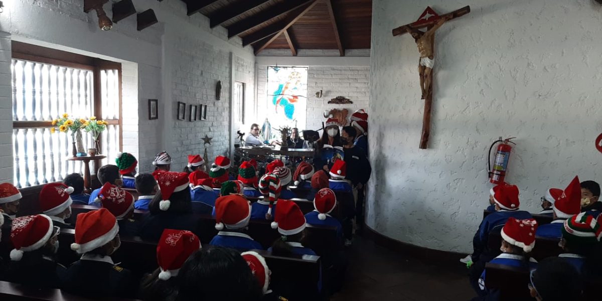 NOVENA-EN-EL-LICEO-NAVAL-DE-QUITO